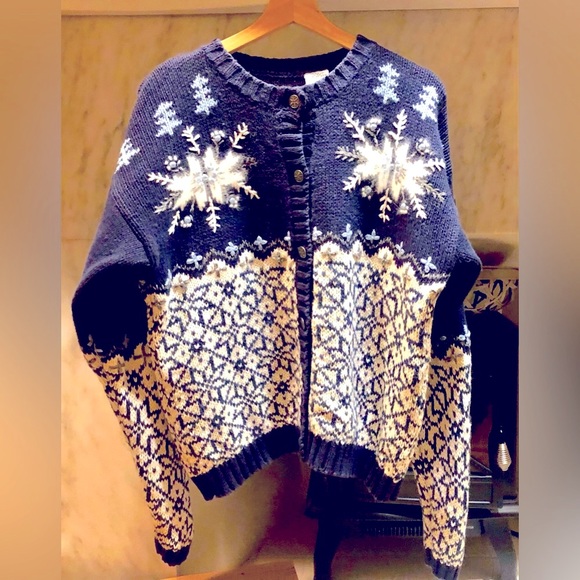 Vintage Sweater with intricate stitching and fuzzy snowflakes ❄️ - Picture 1 of 5